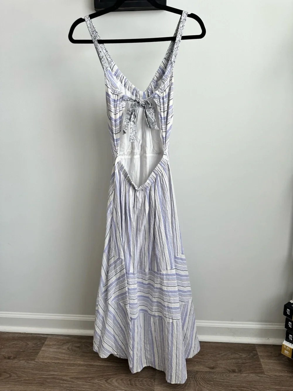 La Vie Rebecca Taylor Blue & White Striped Midi Dress | V-Neck Flowy Sundress - Picture 7 of 16